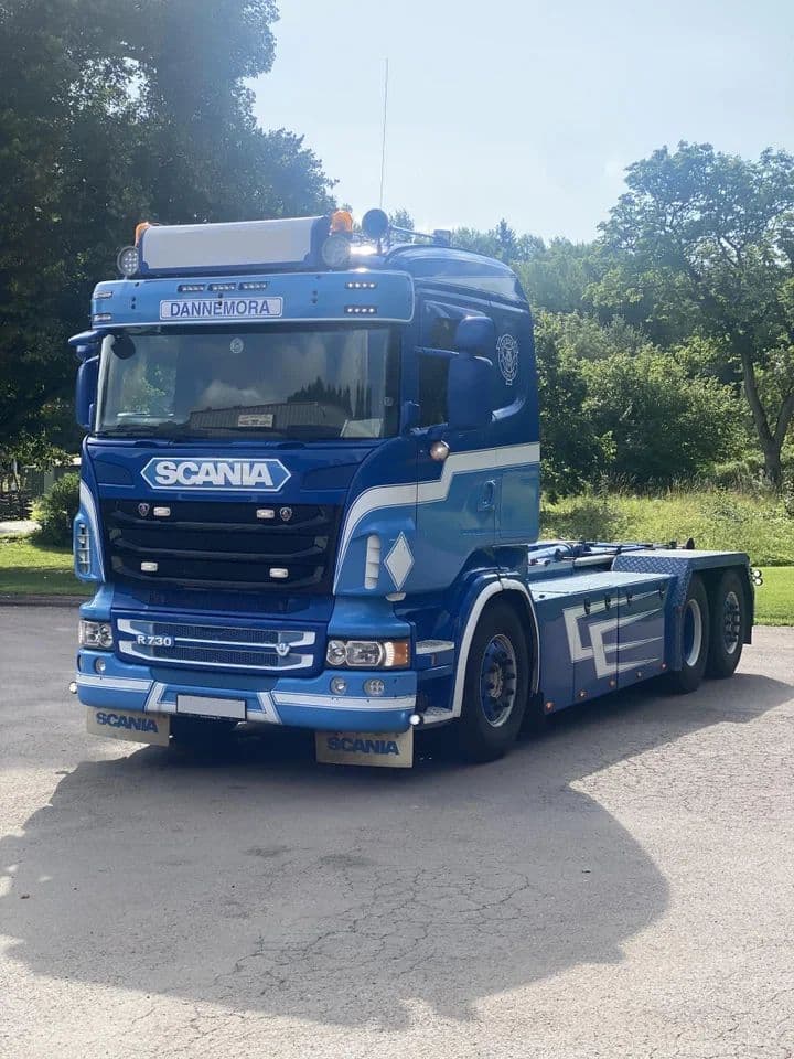 Scania R730 V8 6x2 nosič kontejneru