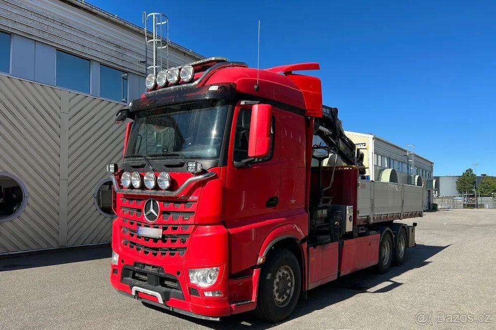 Mercedes Arocs 3358 6x4 valník s hydraulickou rukou