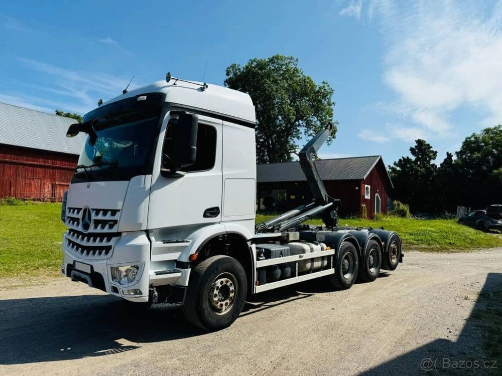 Mercedes  Arocs 3251 8x4 nosič kontejneru